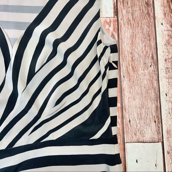 J. Crew 100% silk sleeveless asymmetrical top sz 2 - Picture 3 of 8